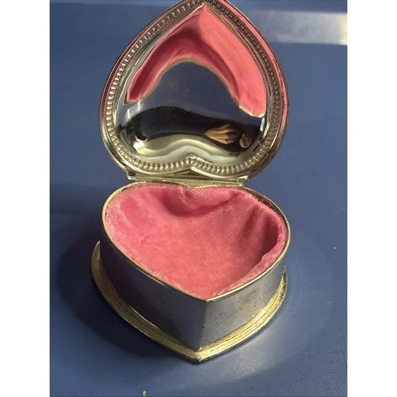 Vintage Silver Tone Heart Jewelry / Trinket Box - Picture 8 of 11